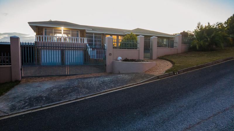 5 Bedroom Property for Sale in Loevenstein Western Cape